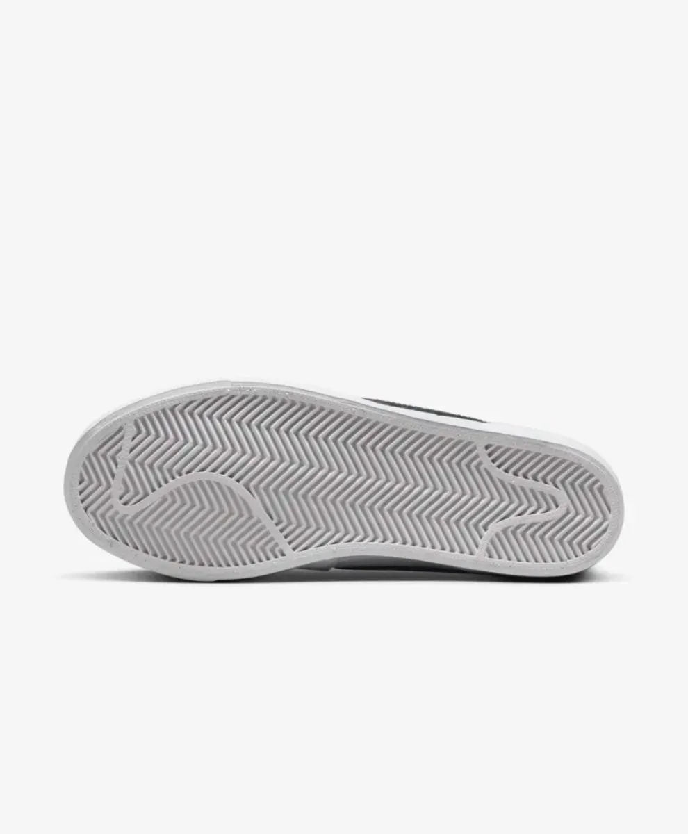 Nike SB Zoom Pogo Plus in Sail/Black-White-Gym Red